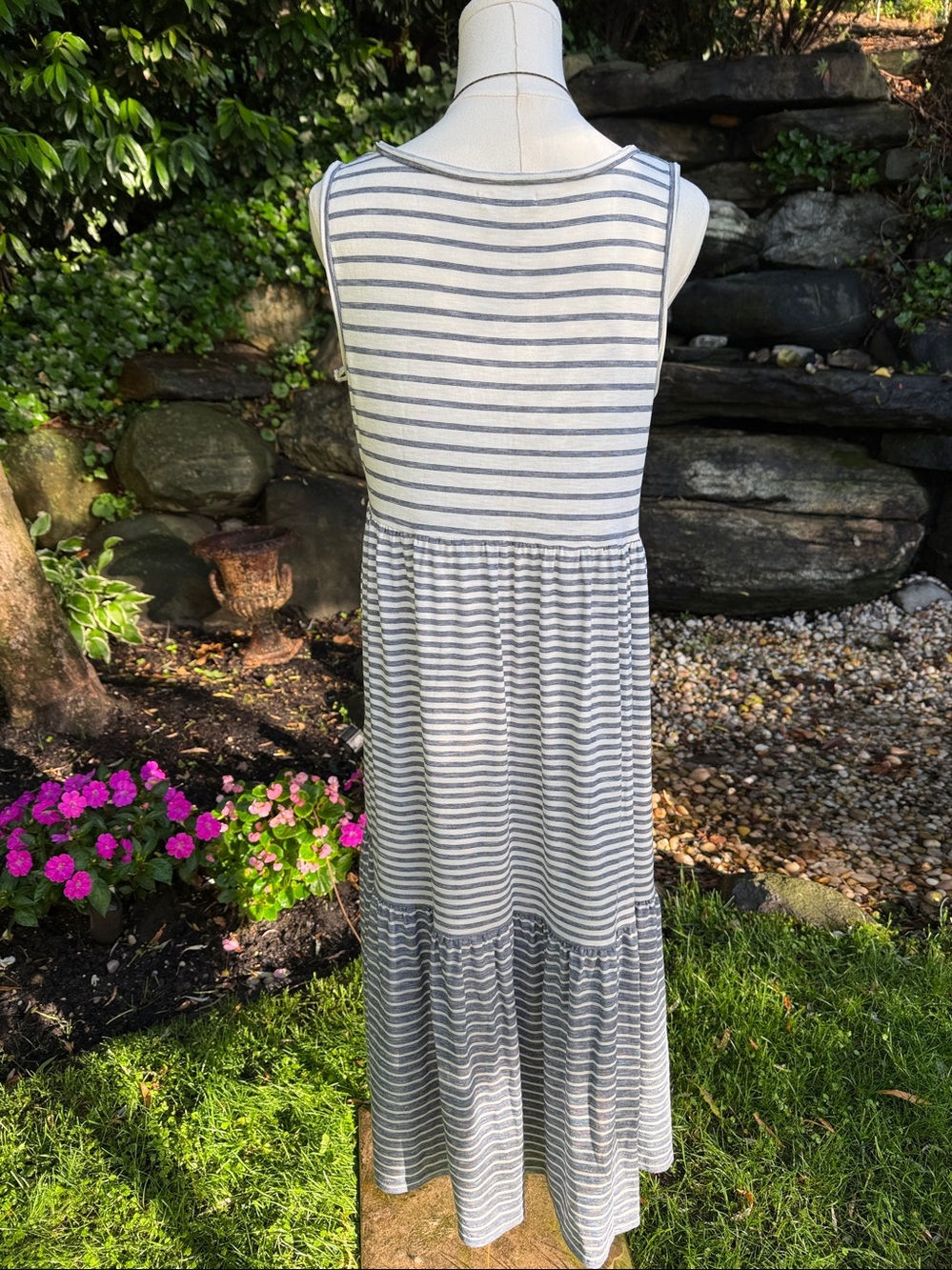 MAX STUDIO SLEEVELESS STRIPE RUFFLE MAXI DRESS - S 💙☀️👗 - Picture 3 of 6